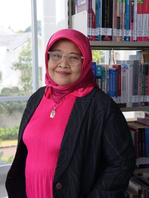 Dr. Dra. Prima Naomi, M.T.